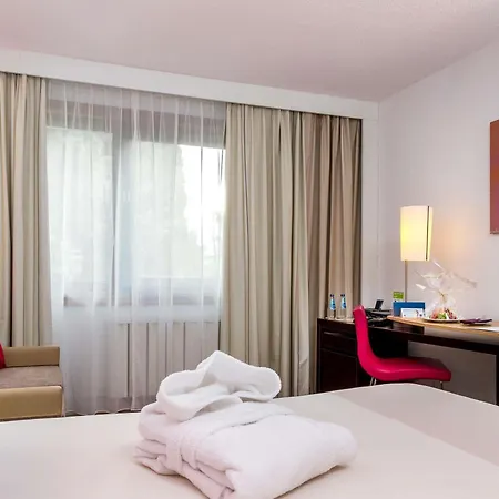 Novotel Airport 4*