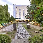 Novotel Airport 4*