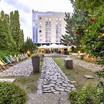 Novotel Airport 4*