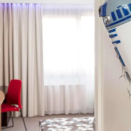 Novotel Airport Hotel 4*