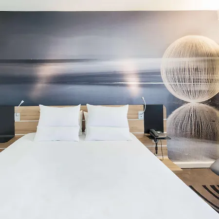 Novotel Airport 4*