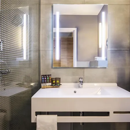 Novotel Airport Hotel 4*