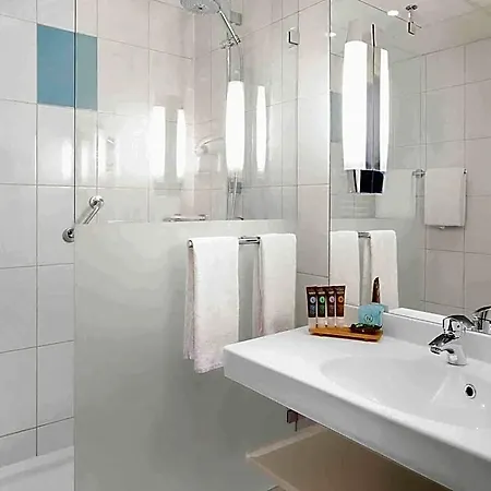 Novotel Airport 4*