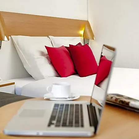 Novotel Airport Hotel 4*