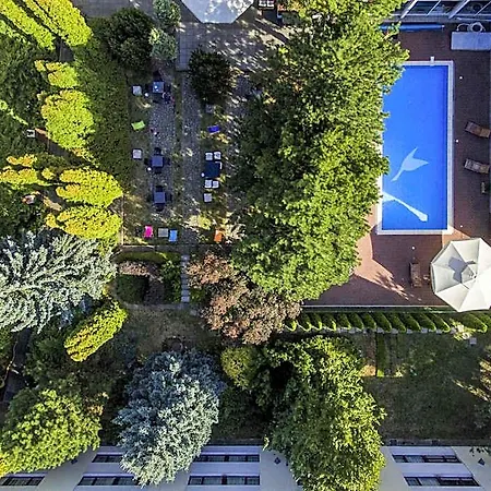 Novotel Airport Hotel 4*