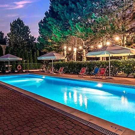 Novotel Airport 4* Varsó