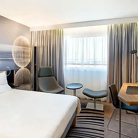 Novotel Airport 4*