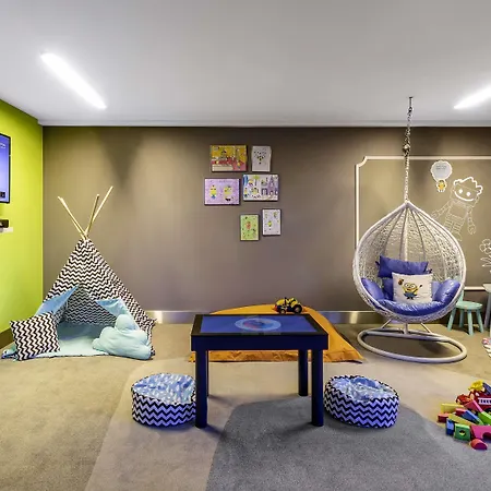 Novotel Airport Готель 4*