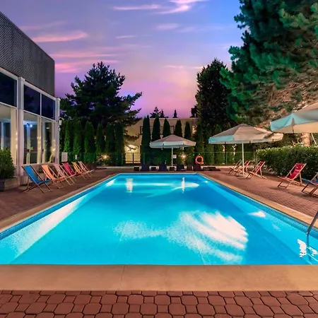 Novotel Airport Hotel 4*